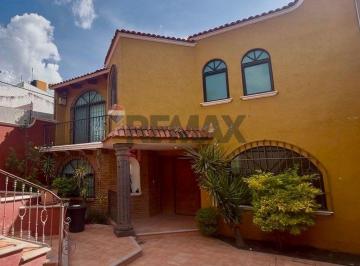 Casa · 256m² · 3 Recámaras · 3 Estacionamientos · Casa Amueblada en Renta en Arboledas, Qro.