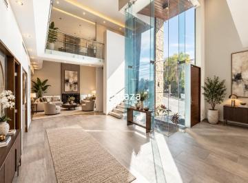 Casa · 670m² · 4 Recámaras · 5 Estacionamientos · Casa en Colinas de San Jerónimo