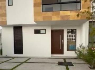 Casa · 182m² · 3 Recámaras · 2 Estacionamientos · Renta de Casa con Roof Garden, Sala de Tv, 3 Recámaras en Zibatá, Ideal Para Familias