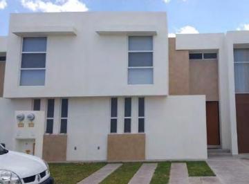 Casa · 128m² · 3 Recámaras · 2 Estacionamientos · Casa Amueblada en Venta y Renta en Puerta Natura con 3 Recámaras y Alberca