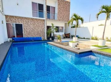 Casa de 3 habitaciones, Cuautla · Casa de 300 m² en Cuautla Morelos con Alberca