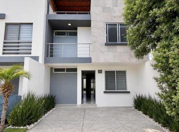 Casa · 180m² · 5 Recámaras · 2 Estacionamientos · Casa en Venta La Antigua Cementera con Habitación en Planta Baja