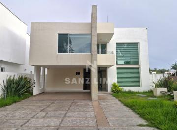 Casa de 4 habitaciones, Celaya · San Lorenzo Residencial: Bella Residencia, 4 Recamaras y Grandes Amenidades.