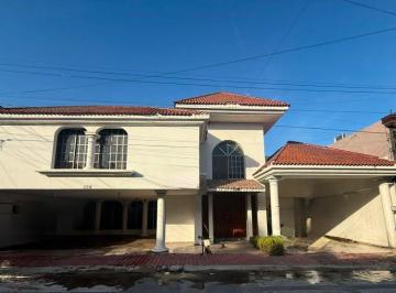Casa de 3 habitaciones, San Nicolás de los Garza · Casa con Alberca en Venta en Col. El Roble, San Nicolás de Los Garza