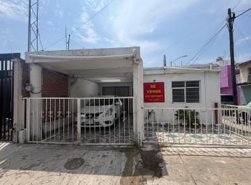Casa de 2 habitaciones, Guadalajara · Casa en Esquina Para Remodelar