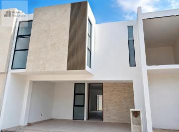 Casa · 182m² · 3 Recámaras · 2 Estacionamientos · Casa en Venta en Real Campestre, Villahermosa, Tab.