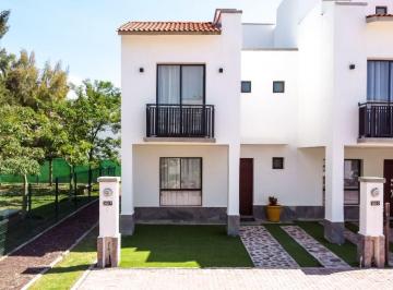 Casa de 3 habitaciones, León · Bosques del Dorado Ellite, Modelo Olmo, Casa Nueva en Venta