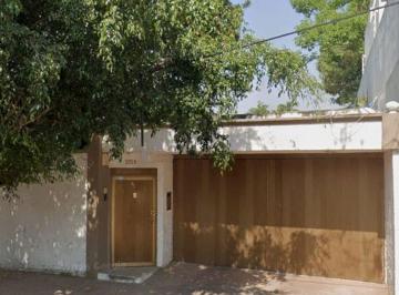 Casa · 780m² · 6 Recámaras · 3 Estacionamientos · ¡Gran Oportunidad de Inversión! Casa Exclusiva en Las Fuentes