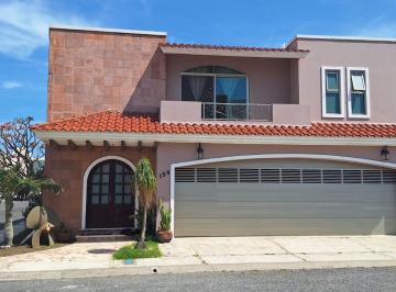 Casa · 401m² · 4 Recámaras · 3 Estacionamientos · Casa en Venta con Alberca en Lomas del Sol Riviera Veracruzana Alvarado Veracruz