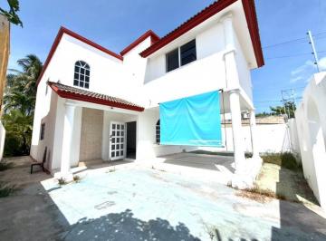 Casa · 540m² · 9 Recámaras · 7 Estacionamientos · Vendo Enorme Casa Para Inversión en Sm 50 Av Kinik de 9 Recámaras