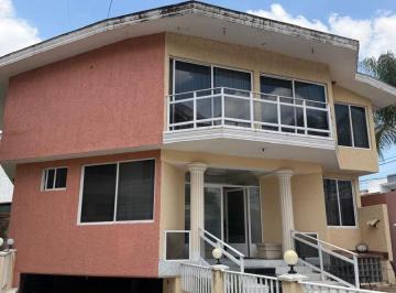 Casa de 4 habitaciones, Zapopan · Casa en Venta en La Estancia, Zapopan, Amplios Espacios y Excelente Ubicación