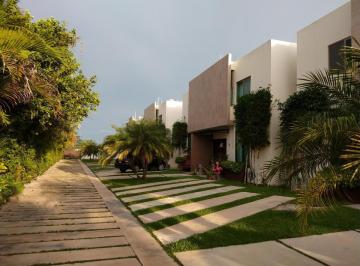 Casa · 98m² · 2 Recámaras · 1 Estacionamiento · Bonito Townhouse Amueblado en Santa Rita Cholul. Cerca de La Universidad Modelo