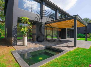 Casa · 450m² · 5 Recámaras · 3 Estacionamientos · Casa en Venta en Tenantongo