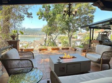 Casa · 248m² · 4 Recámaras · 1 Estacionamiento · Casa en Venta en Valle de Bravo