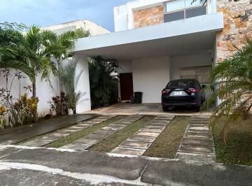 Casa , Conkal · Se Renta Casa en Privada con Amenidades y Paneles Solares