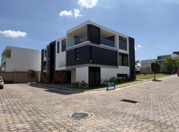 Casa en condominio de 5 habitaciones, San Andrés Cholula · Residencia en Esquina con Vista a Volcanes, en Parque Jalisco, Cascatta, Lomas de Angelopolis