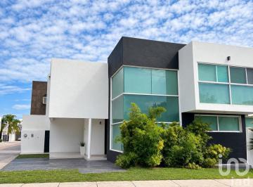 Casa · 200m² · 3 Recámaras · 2 Estacionamientos · Casa en Venta en Aguascalientes en La Querencia