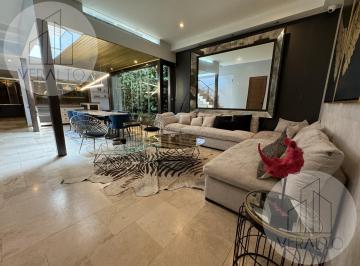 Casa · 360m² · 3 Recámaras · 4 Estacionamientos · Townhouse de Lujo Amueblado con Roof Garden y Espacios Excepcionales en Colonia del Valle