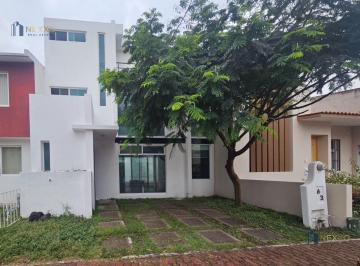 Casa · 166m² · 1 Recámara · 2 Estacionamientos · Casa en Renta en Querétaro ¡San Mateo, Corregidora Una Recamara, con Roof Garden!