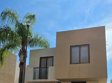 Casa de 3 habitaciones, Corregidora · Av Puerta Real 4 a B