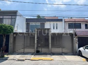 Casa · 250m² · 3 Recámaras · 3 Estacionamientos · Casa en Venta en Jardines de Santa Mónica, Tlalnepantla, Mex.