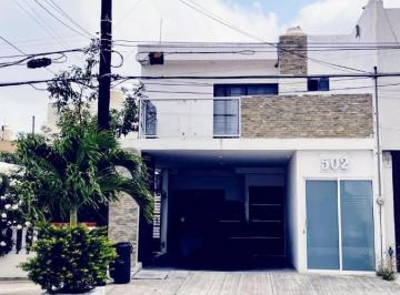 Casa · 180m² · 3 Recámaras · 2 Estacionamientos · Casa en Unidad Nacional