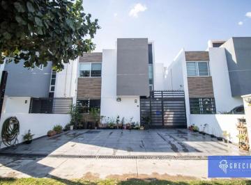 Casa de 4 habitaciones, Tlajomulco de Zúñiga · Casa en Venta en Pontevedra