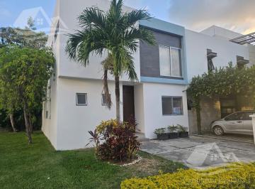 Casa · 230m² · 4 Recámaras · Casa en Venta en Aqua