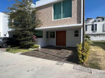 Casa de 4 habitaciones, Zapopan · Renta de Casa en Coto Moderna, Bonita y Amplia con Mantenimiento Inlcuido