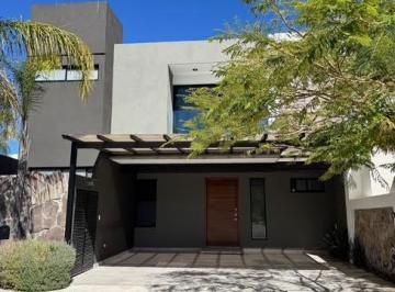 Casa · 300m² · 3 Recámaras · 4 Estacionamientos · Casa en Venta Residencial Barranca del Refugio León Guanajuato