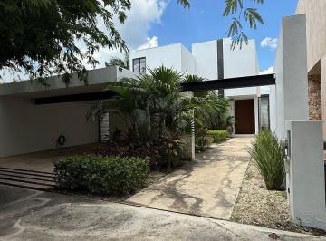 bd7a8b0aab4c2bb45e807279b4a605d9b57928b7ff17bc199eb895d500c067de · Casa en Venta en Privada Silvano, Cholul, Mérida