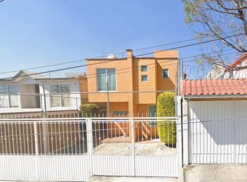 Casa de 3 habitaciones, Toluca · Venta de Casa en Barrio de Santa Barbara Toluca de Lerdo