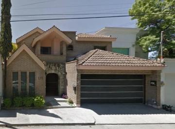 Casa de 5 habitaciones, San Pedro Garza García · Casa en San Pedro Garza García, Nuevo León. ¡Súper Precio!