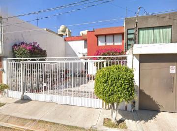 Casa de 3 habitaciones, Querétaro · Casa en Venta en Carretas, Santiago de Querétaro, Qro.