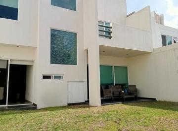 Casa · 200m² · 3 Recámaras · 2 Estacionamientos · Casa en Villa Magna 2da Secc