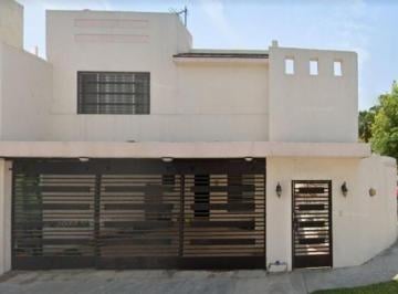 Casa de 4 habitaciones, Monterrey · Casa en Cumbres, Monterrey. ¡Súper Precio!