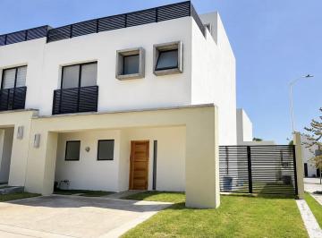Casa de 3 habitaciones, Tlajomulco de Zúñiga · Casa en Venta en Coto Yucatán, Adamar | Esquina Frente a Casa Club