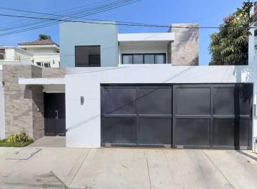 Casa de 4 habitaciones, Tampico · Casa en Venta en Petrolera, Tampico, Tamps.