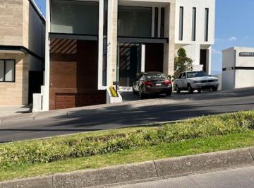 Casa de 4 habitaciones, Huixquilucan · Casa de 830 m² con 4 Recámaras en Venta en Bosque Real