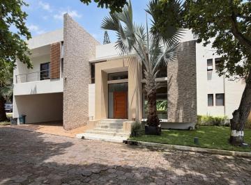 Casa · 620m² · 5 Recámaras · 2 Estacionamientos · Casa en Venta Club de Golf Villa Rica