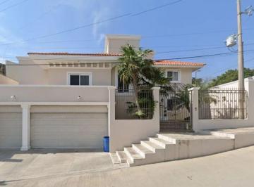 Casa de 5 habitaciones, Tampico · Casa en Tampico. ¡Súper Precio!