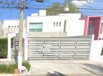 Casa de 5 habitaciones, Guadalajara · Casa en Chapalita, Guadalajara. ¡Súper Precio!