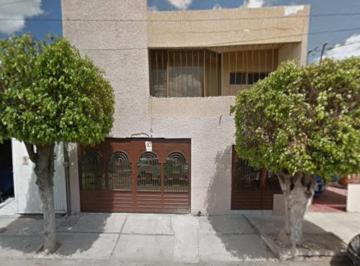 Casa de 3 habitaciones, Celaya · Venta de Casa en Luis Gonzales Obregon Zona de Oro