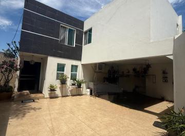 Casa · 225m² · 3 Recámaras · 3 Estacionamientos · Casa en Vergel
