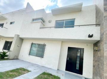 Casa en condominio de 3 habitaciones, Zapopan · Casa en Renta en Carretera a Colotlan, Alhambra Residencial, Zapopan, Jalisco.