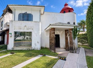 Local comercial · 234m² · 5 Recámaras · 7 Estacionamientos · Casa con Uso Comercial en Renta en Arcos Guadalupe, Zapopan.