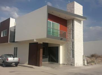 Casa · 3 Recámaras · 1 Estacionamiento · Casa Amueblada en Renta en Los Lagos
