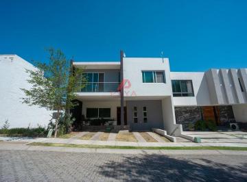 0d31768b5f9ea3433125e6724ff7e4e69dc180cc5ec58683d21a15cb825ca299 · Casa en Venta en Arbolada Bosques de Santa Anita, Tlajomulco | 3 Rec + Sótano*