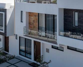 Casa · 189m² · 4 Recámaras · 2 Estacionamientos · Renta de Casa con Roof Garden, Sala de Tv, 4 Recámaras en Zibatá, Ideal Para Familias