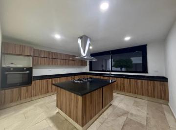 Casa · 440m² · 4 Recámaras · 3 Estacionamientos · Casa en Renta en Lomas de Angelopolis
